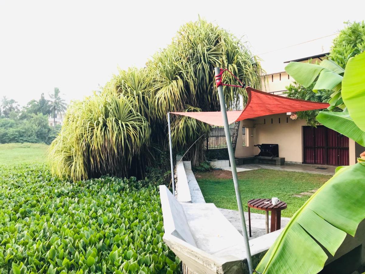 Sri Beach Bungalows And Villa マラウィラ エクステリア 写真