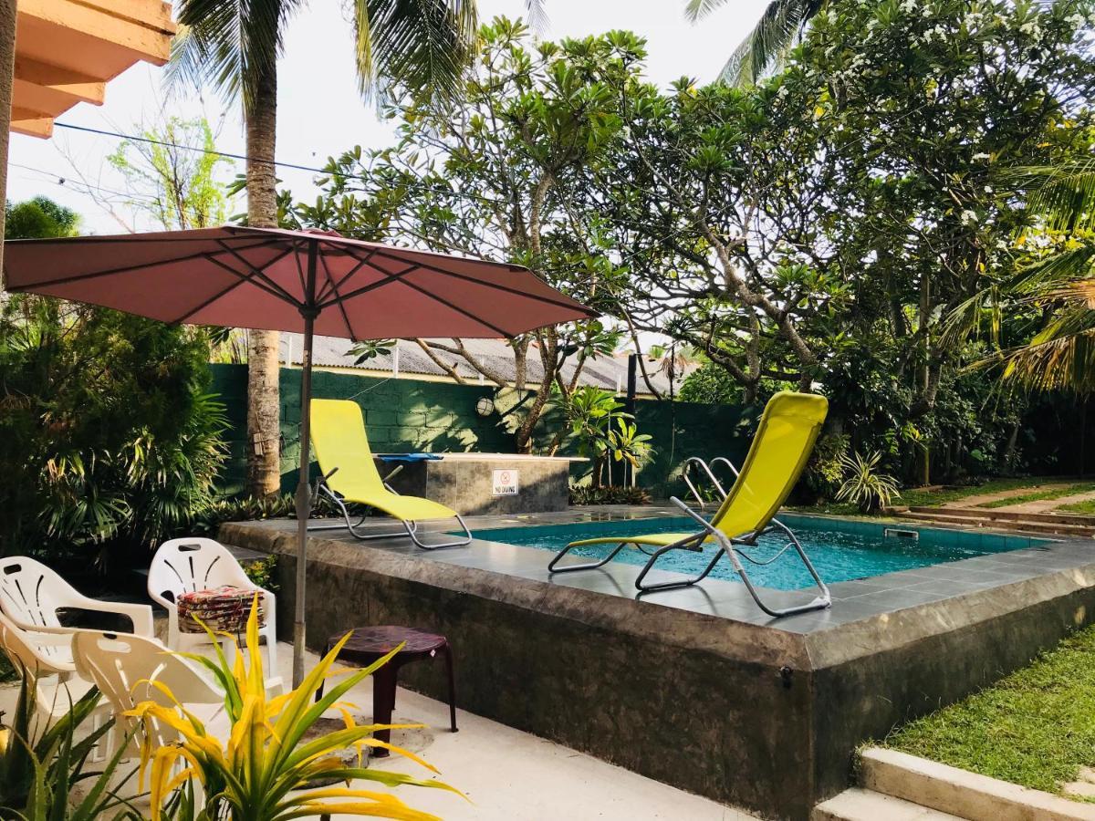 Sri Beach Bungalows And Villa マラウィラ エクステリア 写真