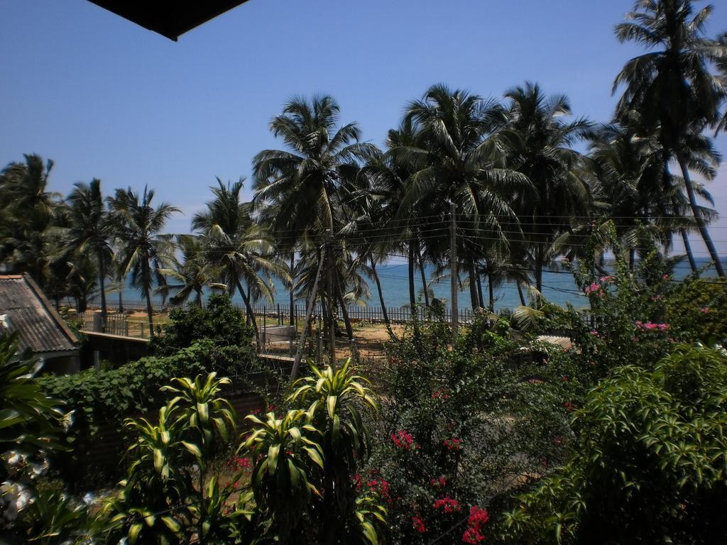 Sri Beach Bungalows And Villa マラウィラ エクステリア 写真