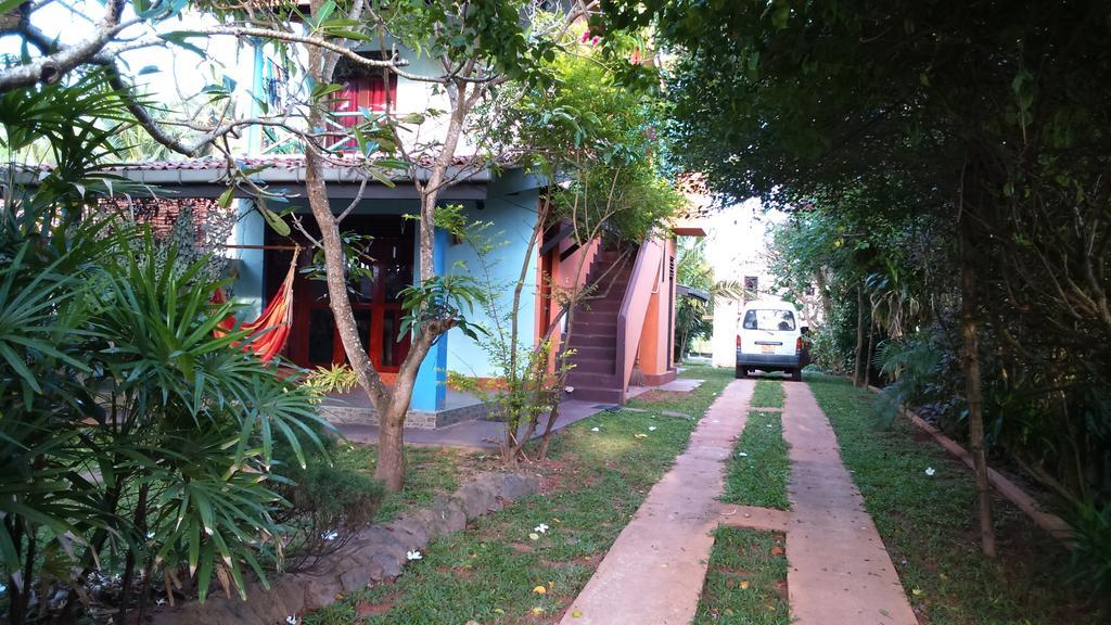 Sri Beach Bungalows And Villa マラウィラ エクステリア 写真