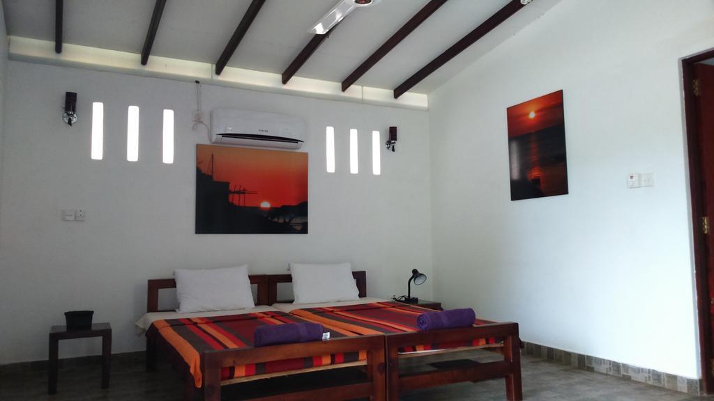 Sri Beach Bungalows And Villa マラウィラ エクステリア 写真