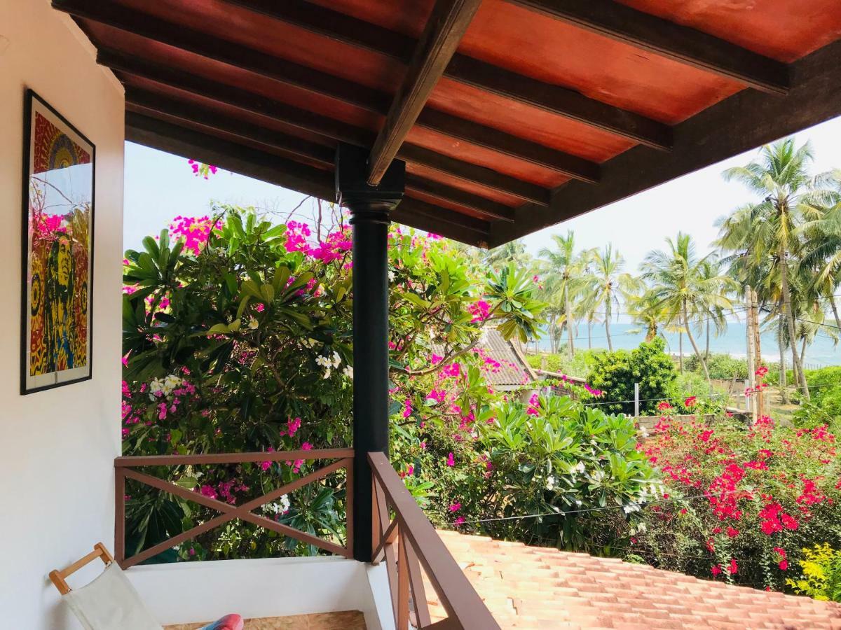 Sri Beach Bungalows And Villa マラウィラ エクステリア 写真