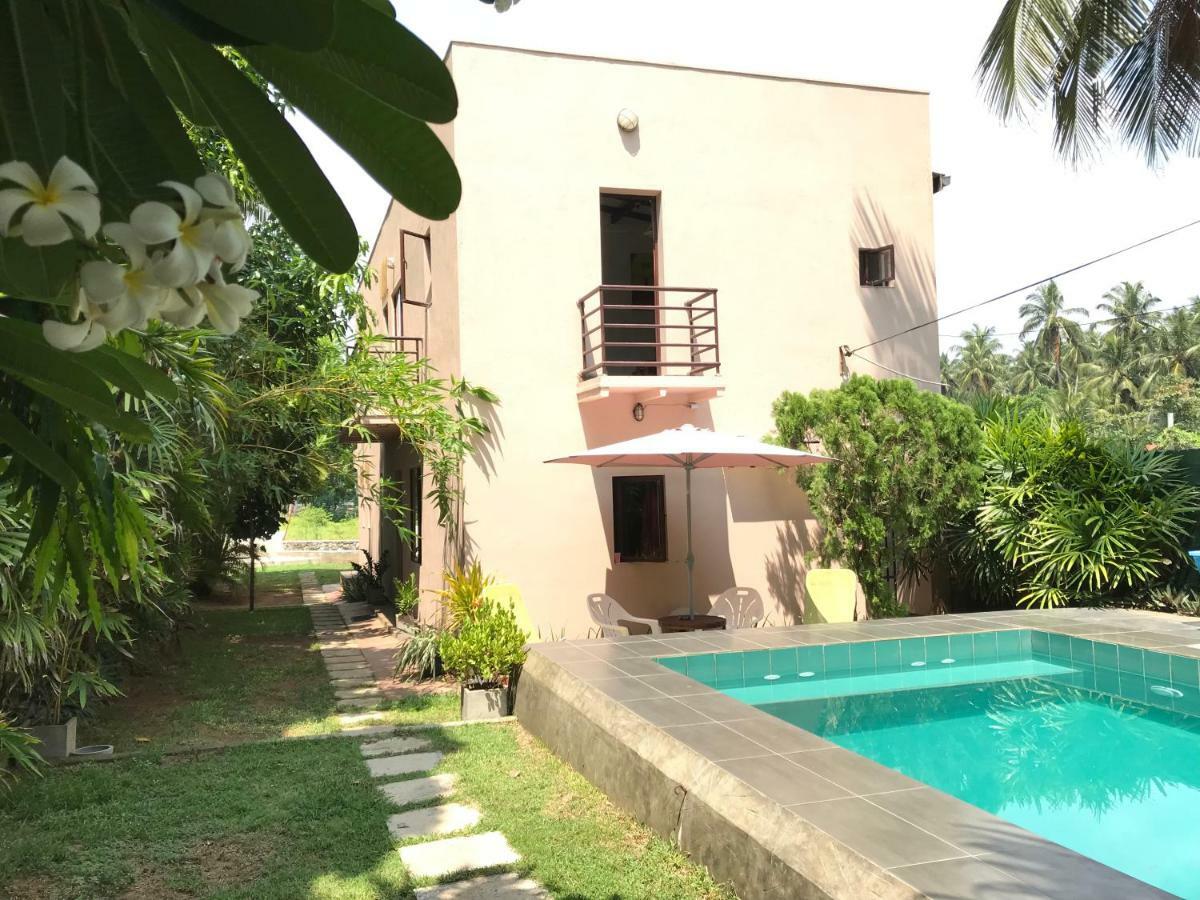 Sri Beach Bungalows And Villa マラウィラ エクステリア 写真